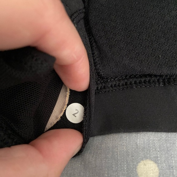 Lululemon Black Criss Cross RARE Sports Bra Size 2 - Picture 2 of 3